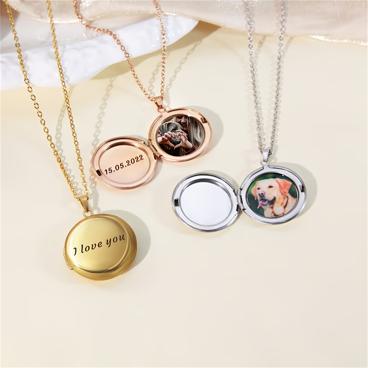 Customizable Round Locket Necklace with Picture/Text